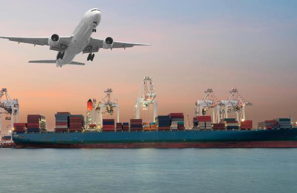 干貨船運輸在國際貿易中扮演著重要的角色，推動了全球經濟的發展